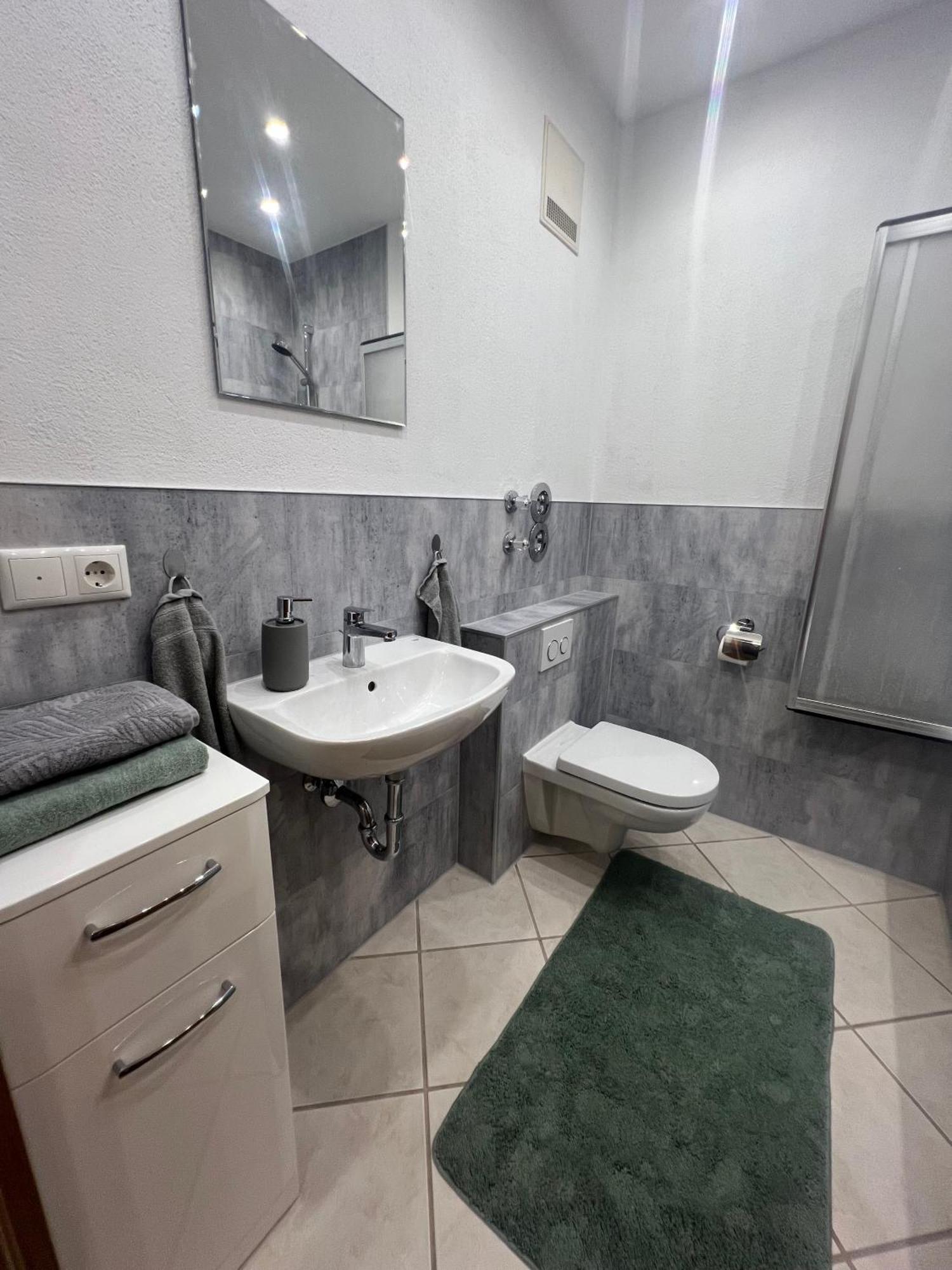 Palmen Apartment Direkt In Bad Aibling Eksteriør bilde